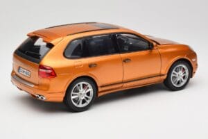 Porsche Cayenne GTS Lava Orange Norev 1:18 187535 Metall - pilt 3/8