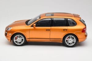 Porsche Cayenne GTS Lava Orange Norev 1:18 187535 Metall - pilt 4/8