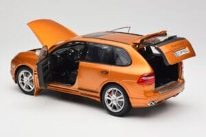 Porsche Cayenne GTS Lava Orange Norev 1:18 187535 Metall - pilt 5/8