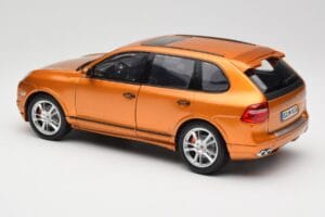 Porsche Cayenne GTS Lava Orange Norev 1:18 187535 Metall - pilt 7/8