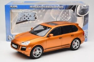 Porsche Cayenne GTS Lava Orange Norev 1:18 187535 Metall - pilt 8/8