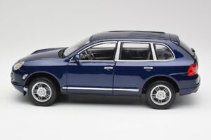 Porsche Cayenne S 9PA Dark Sea Sinine Metallik Maisto 1:18 31635 Metall - pilt 4/8