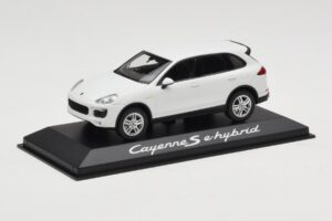 Porsche Cayenne 958 S e-Hybrid Valge Minichamps 1:43 WAP0200040E Metall - pilt 2/4