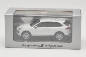 Porsche Cayenne 958 S e-Hybrid Valge Minichamps 1:43 WAP0200040E Metall - pilt 4/4