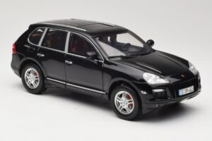 Porsche Cayenne Turbo 957 Must Norev 1:18 WAP02112317 Metall - pilt 6/8