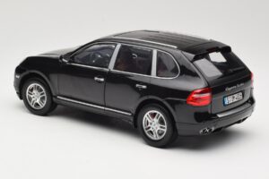 Porsche Cayenne Turbo 957 Must Norev 1:18 WAP02112317 Metall - pilt 7/8