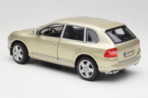 Porsche Cayenne Turbo 955 Beež Maisto 1:18 WAP02100113 Metall - pilt 7/8