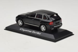 Porsche Cayenne Turbo Dark Green Metallic Minichamps 1:43 WAP02061117 Metall - pilt 3/5