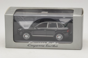 Porsche Cayenne Turbo Dark Green Metallic Minichamps 1:43 WAP02061117 Metall - pilt 5/5