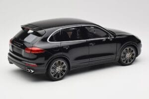 Porsche Cayenne Turbo S 958 Black Metallic Minichamps 1:18 110064000 Metall - pilt 3/8