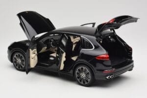 Porsche Cayenne Turbo S 958 Black Metallic Minichamps 1:18 110064000 Metall - pilt 5/8