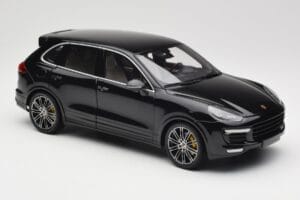 Porsche Cayenne Turbo S 958 Black Metallic Minichamps 1:18 110064000 Metall - pilt 6/8