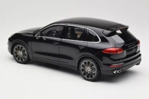 Porsche Cayenne Turbo S 958 Black Metallic Minichamps 1:18 110064000 Metall - pilt 7/8
