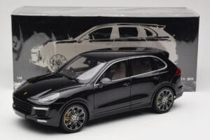 Porsche Cayenne Turbo S 958 Black Metallic Minichamps 1:18 110064000 Metall - pilt 8/8