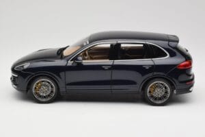 Porsche Cayenne Turbo S 958 Blue Metallic Minichamps 1:18 110064001 Metall - pilt 4/8