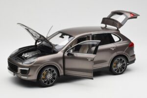Porsche Cayenne E2 Turbo S Umbra Metallik Minichamps 1:18 WAP0213020F Metall - pilt 2/8