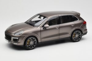 Porsche Cayenne E2 Turbo S Umbra Metallik Minichamps 1:18 WAP0213020F Metall