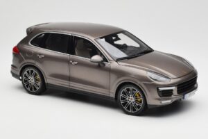 Porsche Cayenne E2 Turbo S Umbra Metallik Minichamps 1:18 WAP0213020F Metall - pilt 6/8