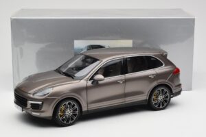 Porsche Cayenne E2 Turbo S Umbra Metallik Minichamps 1:18 WAP0213020F Metall - pilt 8/8