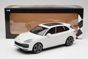 Porsche Cayenne 9YA Turbo Valge Metallic Minichamps 1:18 155042560 Metall - pilt 8/8