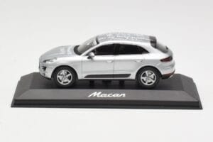 Porsche Macan 95B Silver Grey Metallic Prototüüp Minichamps 1:43 WAP0201540E Metall