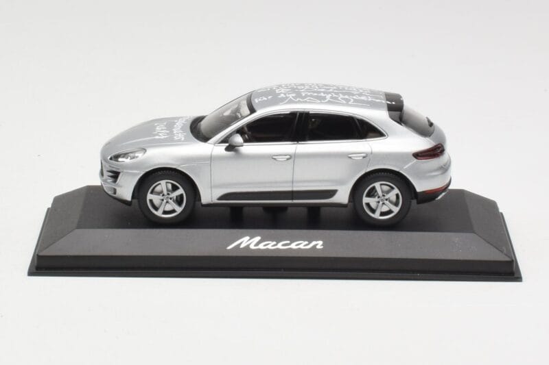 Porsche Macan 95B Silver Grey Metallic Prototüüp Minichamps 1:43 WAP0201540E Metall