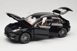 Porsche Macan Turbo 95B Black Metallic Minichamps 1:18 110062502 Metall - pilt 2/8