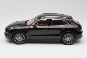 Porsche Macan Turbo 95B Black Metallic Minichamps 1:18 110062502 Metall - pilt 4/8