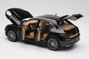 Porsche Macan Turbo 95B Black Metallic Minichamps 1:18 110062502 Metall - pilt 5/8