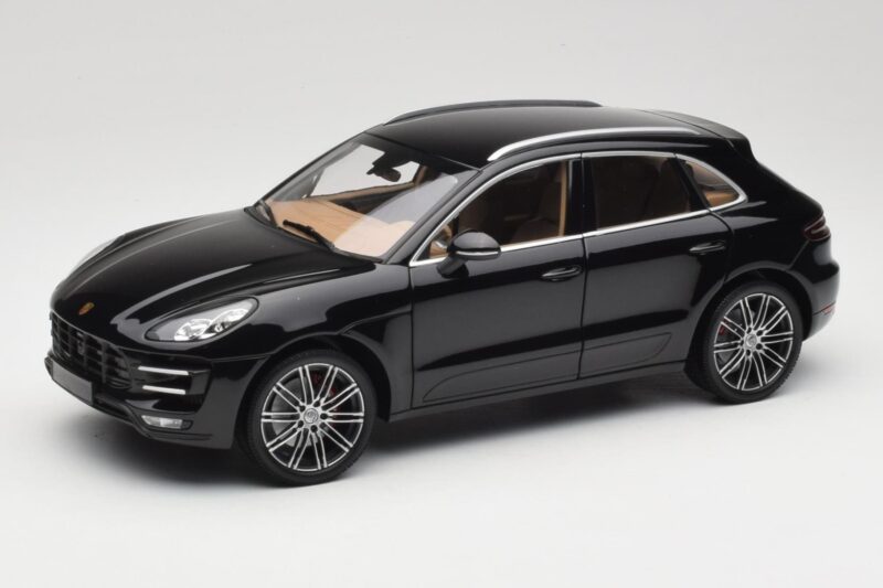 Porsche Macan Turbo 95B Black Metallic Minichamps 1:18 110062502 Metall