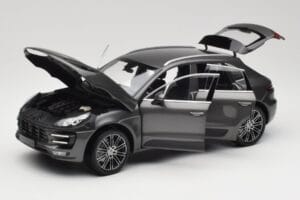 Porsche Macan Turbo 95B Grey Metallic Minichamps 1:18 110062501 Metall - pilt 2/8