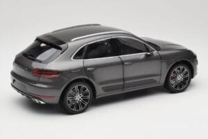 Porsche Macan Turbo 95B Grey Metallic Minichamps 1:18 110062501 Metall - pilt 3/8