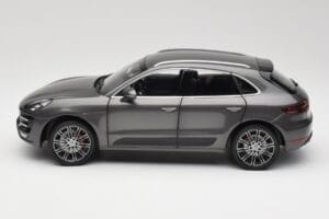 Porsche Macan Turbo 95B Grey Metallic Minichamps 1:18 110062501 Metall - pilt 4/8