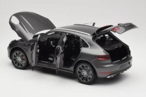 Porsche Macan Turbo 95B Grey Metallic Minichamps 1:18 110062501 Metall - pilt 5/8