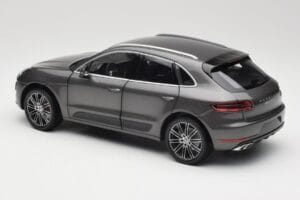 Porsche Macan Turbo 95B Grey Metallic Minichamps 1:18 110062501 Metall - pilt 7/8