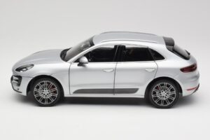 Porsche Macan Turbo 95B Hõbedane Minichamps 1:18 110062504 Metall - pilt 4/8