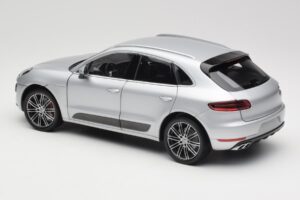 Porsche Macan Turbo 95B Hõbedane Minichamps 1:18 110062504 Metall - pilt 5/8
