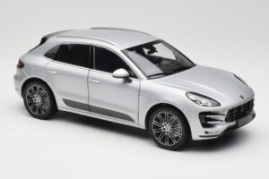 Porsche Macan Turbo 95B Hõbedane Minichamps 1:18 110062504 Metall - pilt 6/8