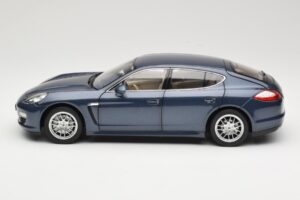 Porsche Panamera 970 S Sinine Minichamps 1:18 WAP02100119 Metall - pilt 4/8
