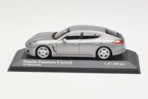 Porsche Panamera 970 S Hybrid Hõbedane Minichamps 1:43 400068250 Metall