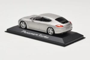 Porsche Panamera 970 Turbo Beež Minichamps 1:43 WAP0200519 Metall - pilt 3/4