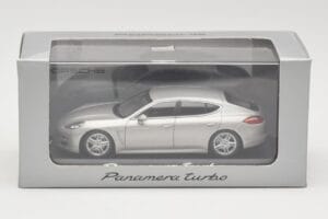 Porsche Panamera 970 Turbo Beež Minichamps 1:43 WAP0200519 Metall - pilt 4/4