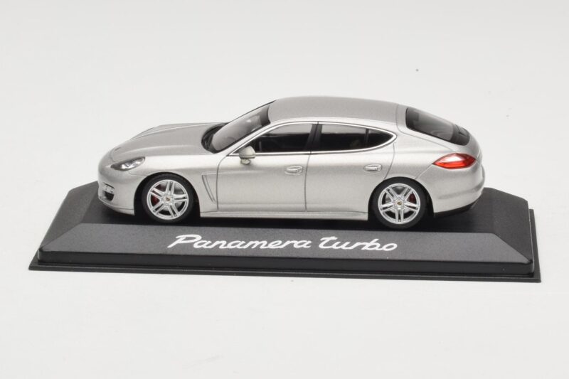 Porsche Panamera 970 Turbo Beež Minichamps 1:43 WAP0200519 Metall