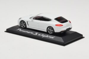 Porsche Panamera 970 S e-Hybrid Valge Minichamps 1:43 WAP0207200E Metall - pilt 3/3