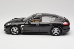 Porsche Panamera Turbo 970 Must Maisto 1:18 36197 Metall - pilt 4/8