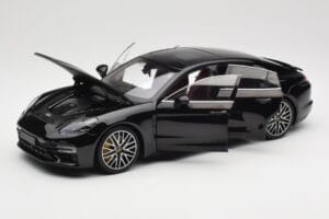 Porsche Panamera 971 Turbo S Must Metallic Minichamps 1:18 113061076 Metall - pilt 2/8