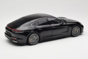 Porsche Panamera 971 Turbo S Must Metallic Minichamps 1:18 113061076 Metall - pilt 3/8