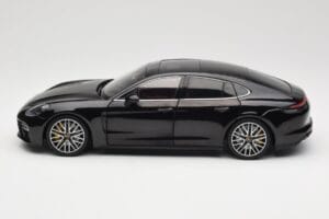 Porsche Panamera 971 Turbo S Must Metallic Minichamps 1:18 113061076 Metall - pilt 4/8