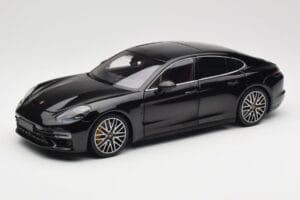 Porsche Panamera 971 Turbo S Must Metallic Minichamps 1:18 113061076 Metall