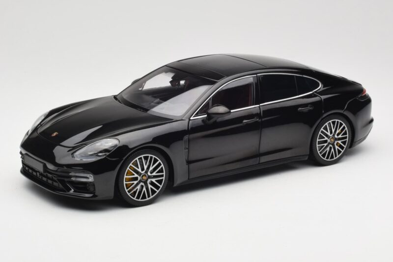 Porsche Panamera 971 Turbo S Must Metallic Minichamps 1:18 113061076 Metall